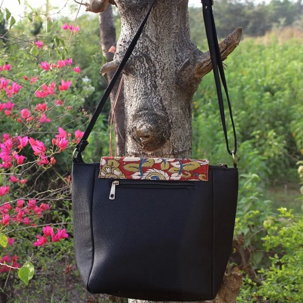 Flap Kalamkari Messenger Bag (Black)