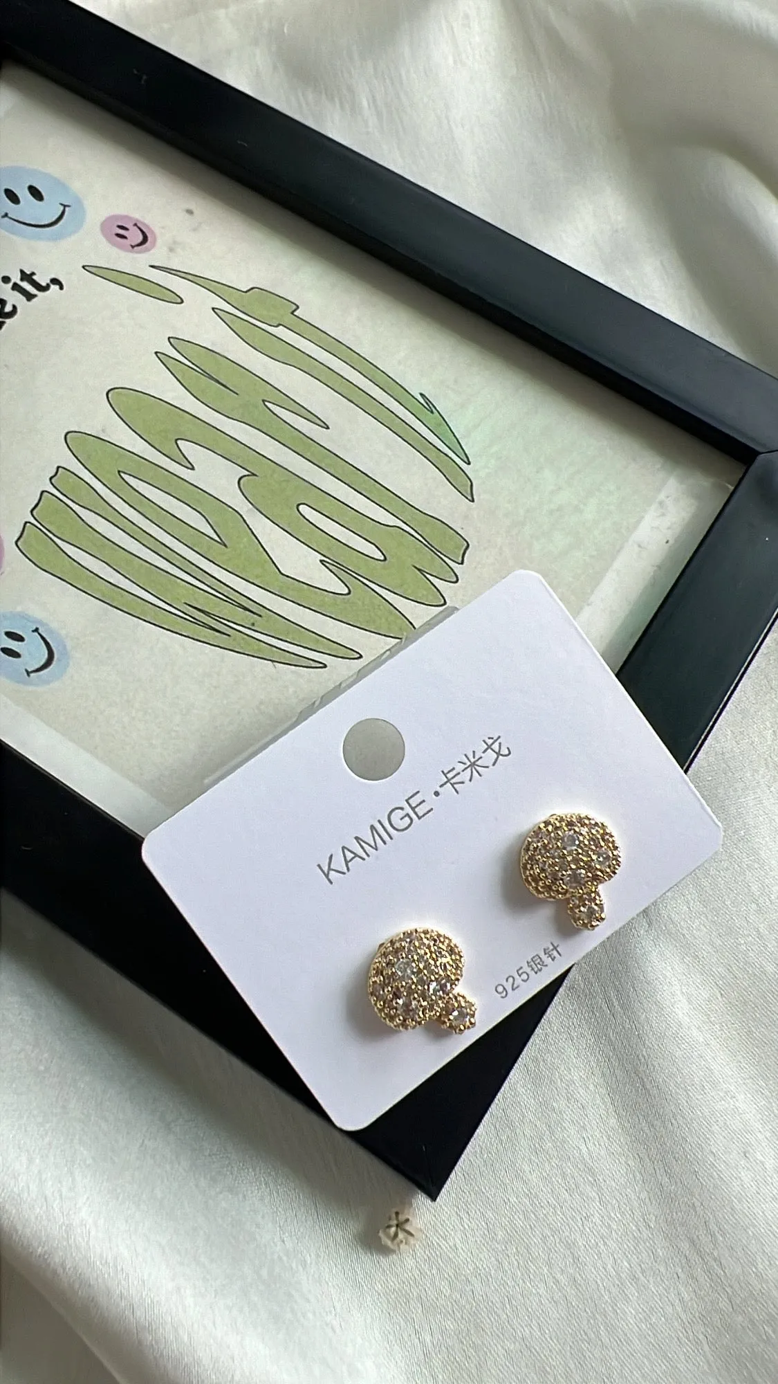 Lilly studs