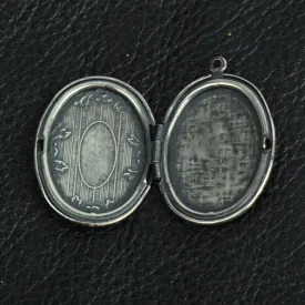 Locket 28x22mm(1.1x.85in) Engraved Oval Locket, Classic Silver, pkg/2